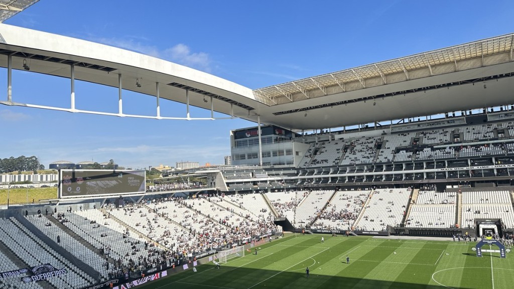 Trabalhador é demitido por ir a estádio durante licença médica