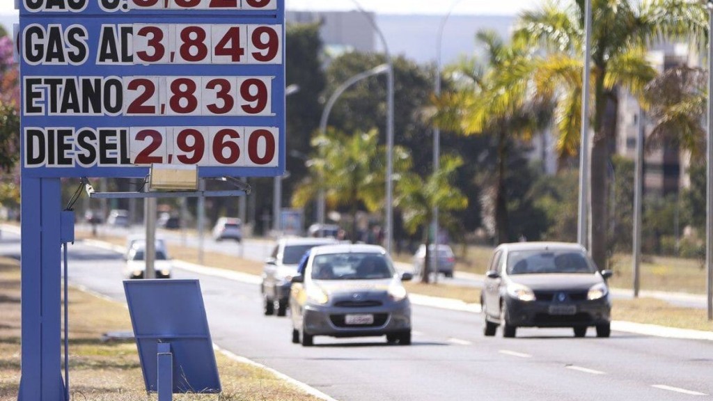 ANP encontra irregularidades no preço dos combustíveis em 12 estados
