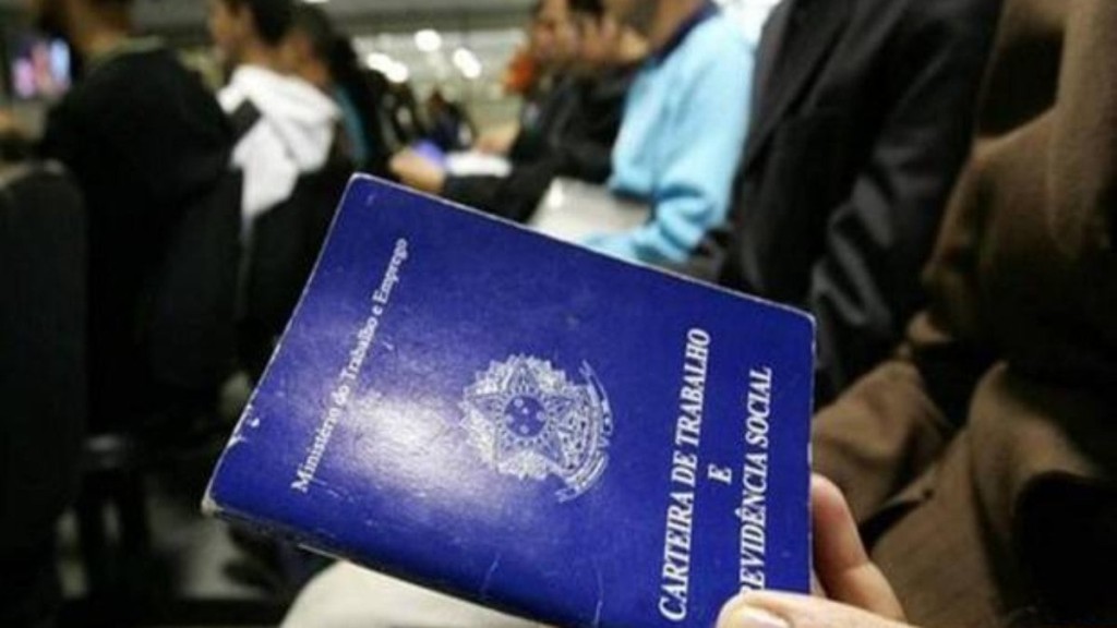 Desemprego atinge menor patamar em oito anos em abril, aponta Ipea