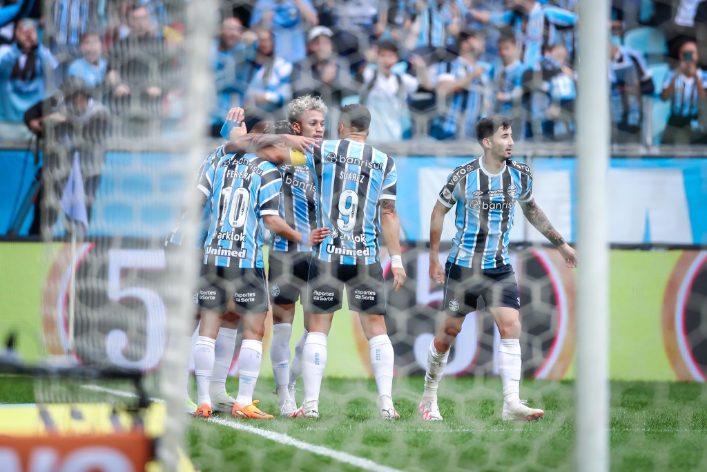 Grêmio derrota o Fluminense e volta a vice-liderança do Brasileirão