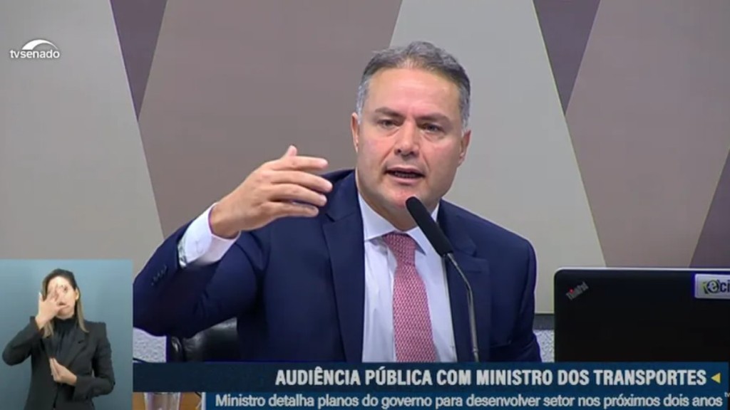 Ministro dos Transportes cobra redução dos juros para atrair capital