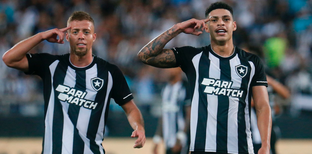 Botafogo vence e dispara na liderança do Brasileirão