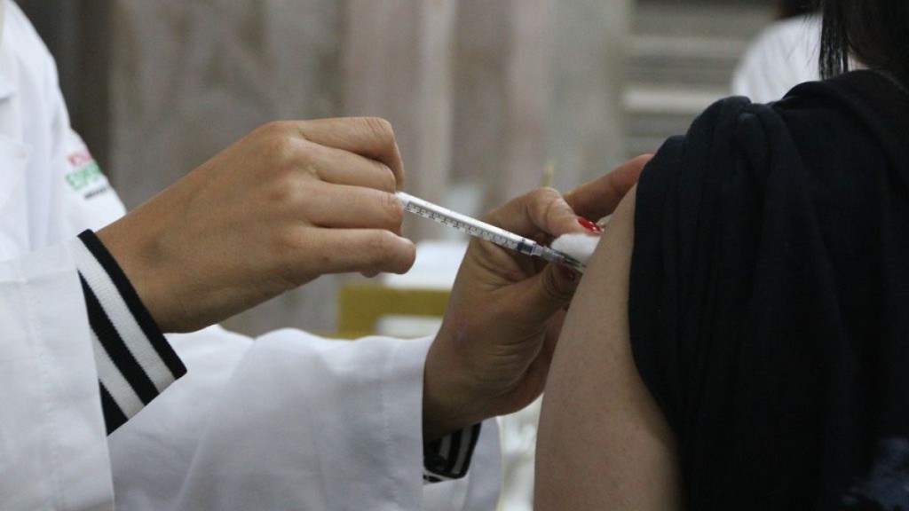 Médicos serão penalizados por disseminar desinformação sobre vacinas