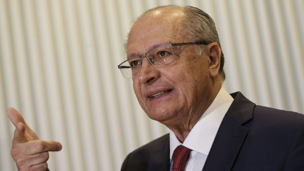 Aprovação da reforma tributária não teve toma lá, dá cá, diz Alckmin