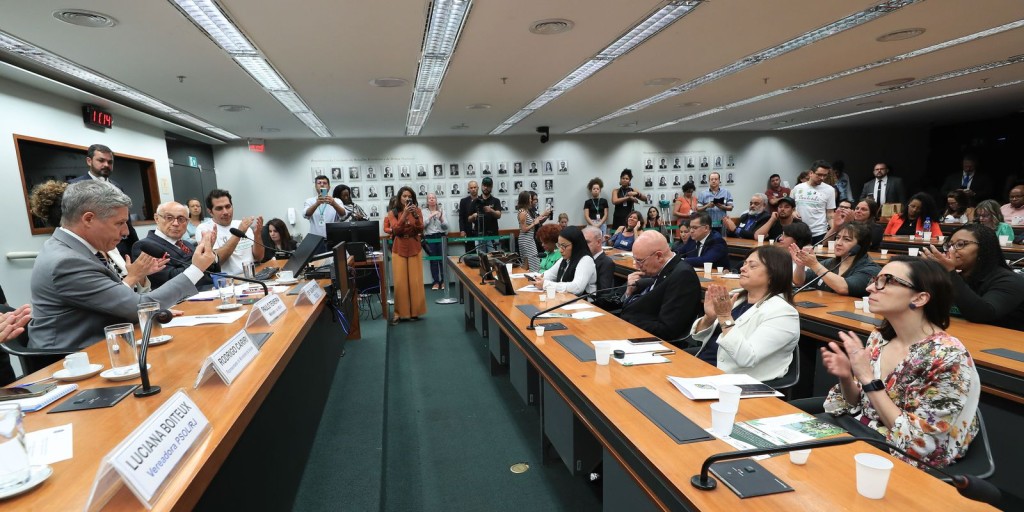 Em audiência na Câmara, políticos aprovam uso medicinal da maconha