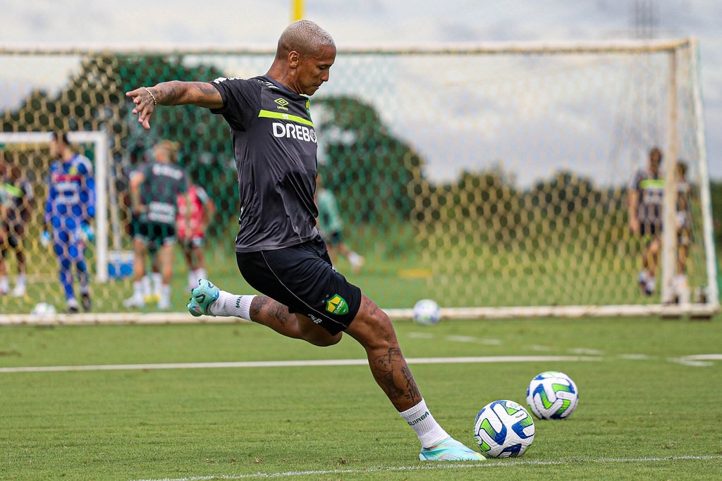 Corinthians pega o Cuiabá para tentar se afastar do Z4 do Brasileirão