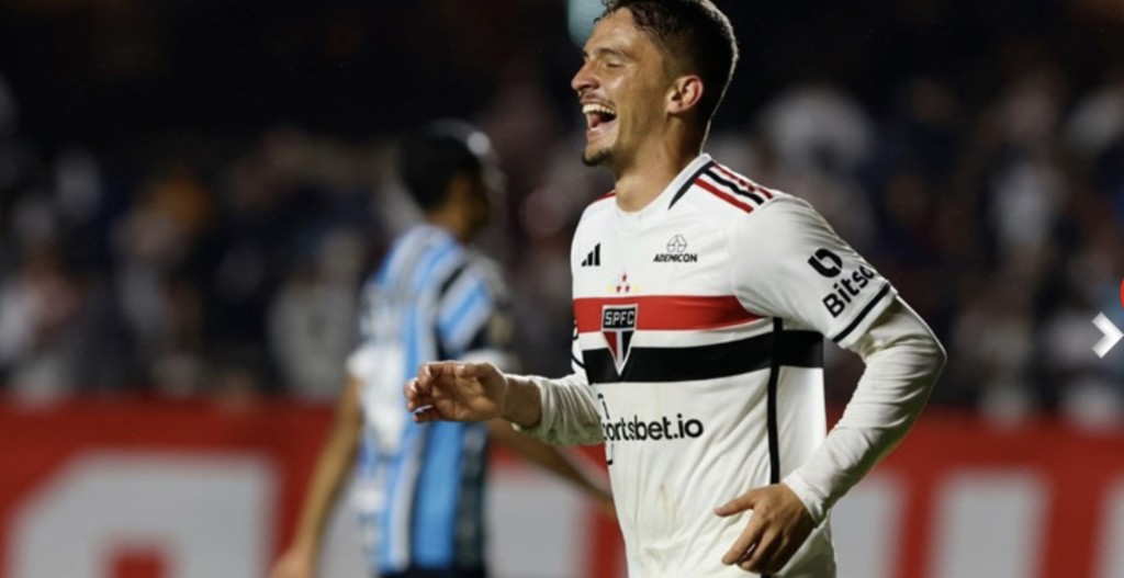 São Paulo goleia o Grêmio no Brasileirão