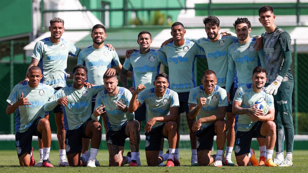 Palmeiras enfrenta o Atlético-MG e tenta encostar no líder do Brasileirão