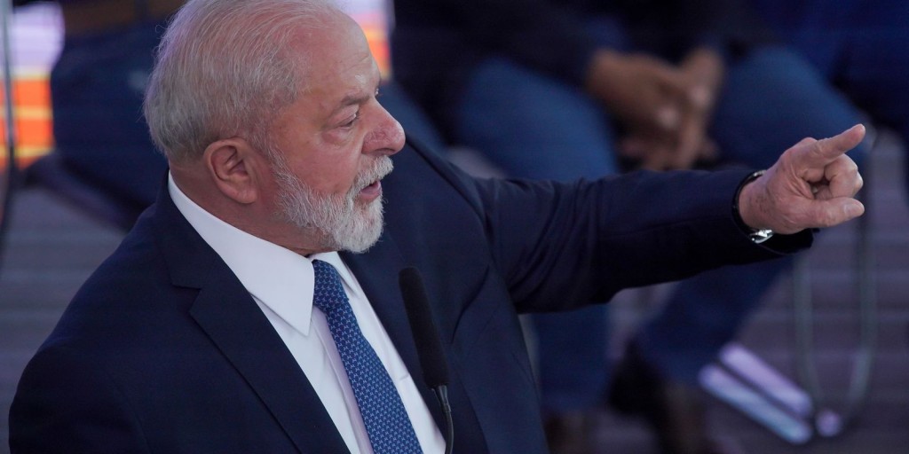 Amapá "pode continuar sonhando" com exploração de petróleo, diz Lula