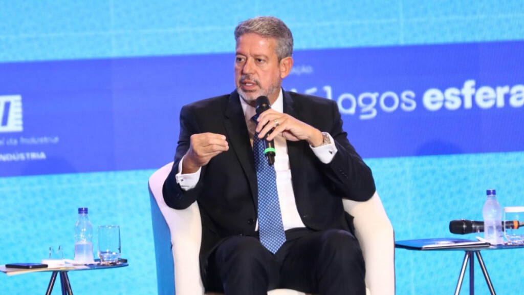 Reforma tributária será votada amanhã, diz Lira