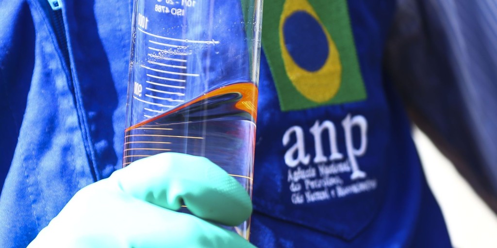 Produção brasileira de petróleo aumenta 4% no ano passado, diz ANP