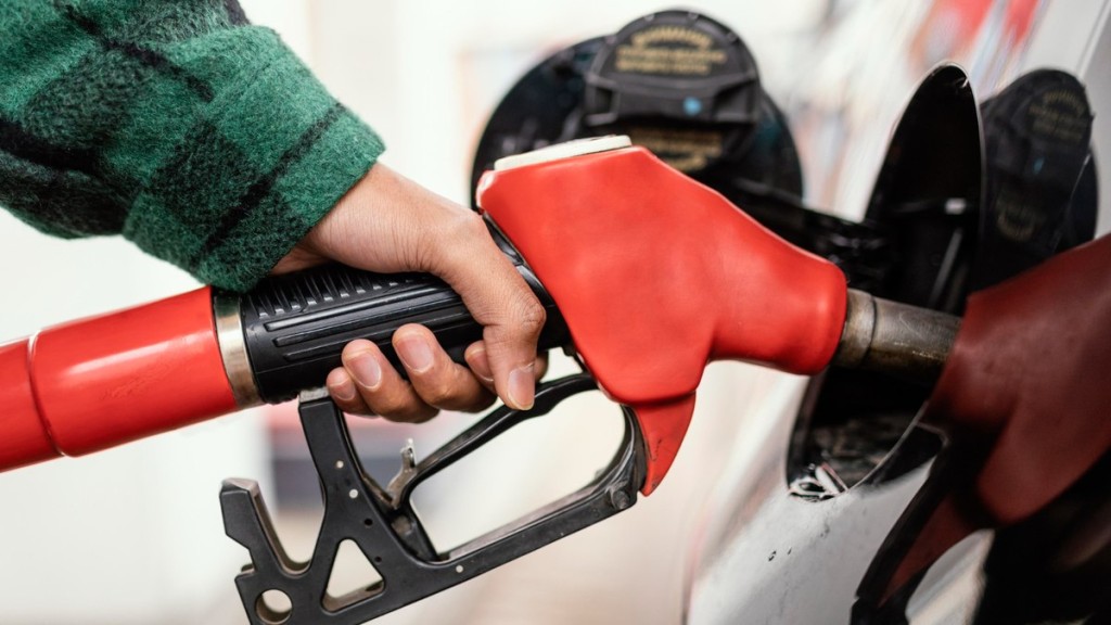 Litro da gasolina fica R$ 0,20 mais barato após corte da Petrobras