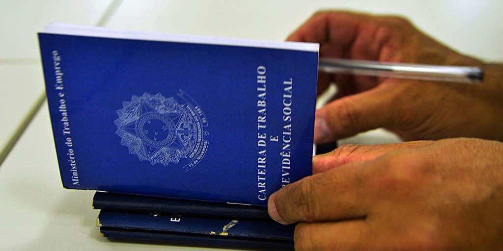 Desemprego recua 8,3% no trimestre encerrado em maio, diz IBGE