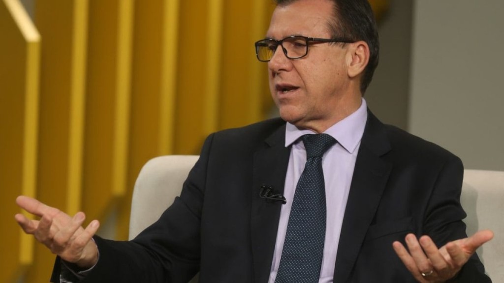 Ministro defende bolsas para alunos do ensino médio com verba do FAT