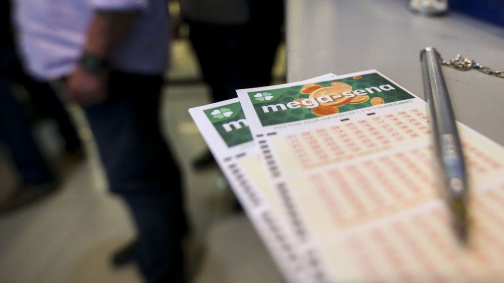Mega-Sena paga R$ 65 milhões em sorteio neste sábado