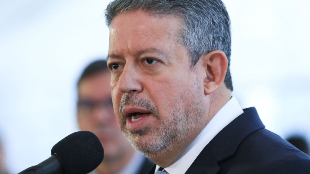 Arcabouço fiscal e Carf podem ser votados ainda hoje, diz Lira