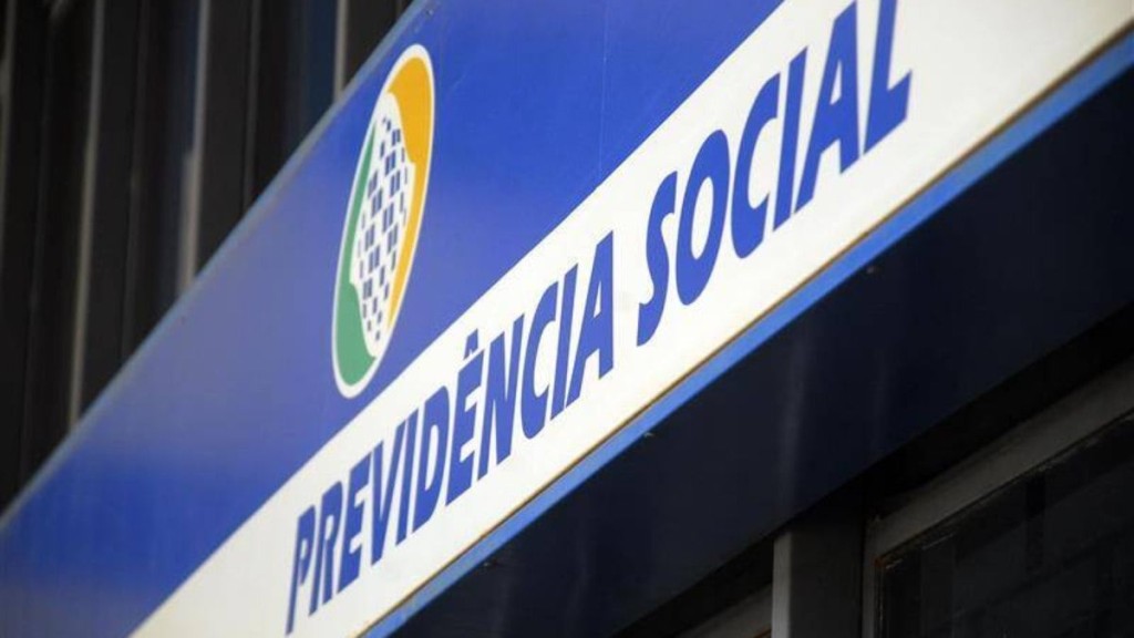 Justiça restabelece auxílio-doença para vendedora com câncer de mama