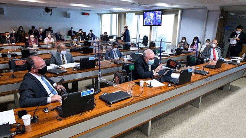 Arcabouço fiscal passa em comissão do Senado por 19 votos a 6