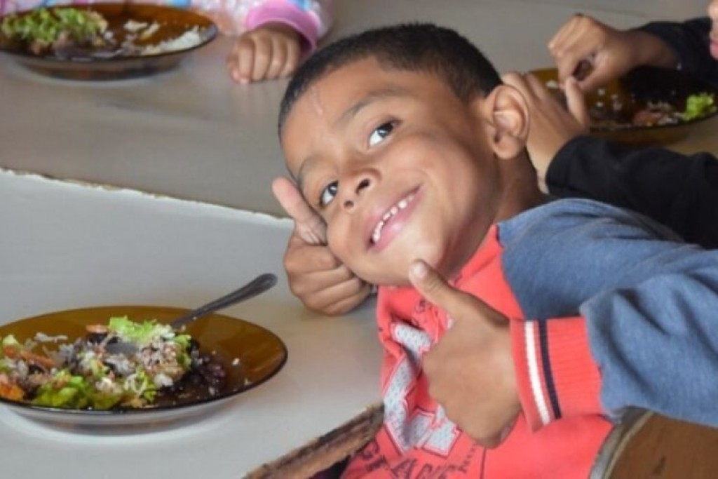 Quatro mil alunos recebem almoço nas férias