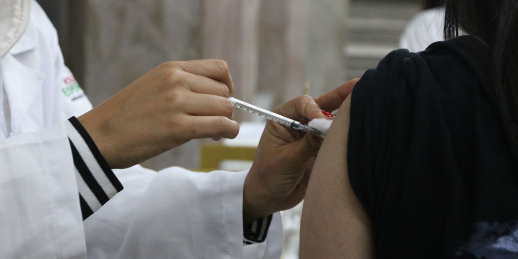 Casos de covid-19 e de gripe estão em queda, aponta boletim da Fiocruz