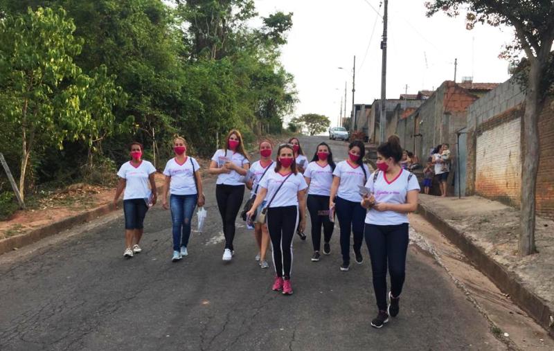 PREFEITA ANA MARIA INTENSIFICA CAMINHADAS EM REGIÕES POPULARES