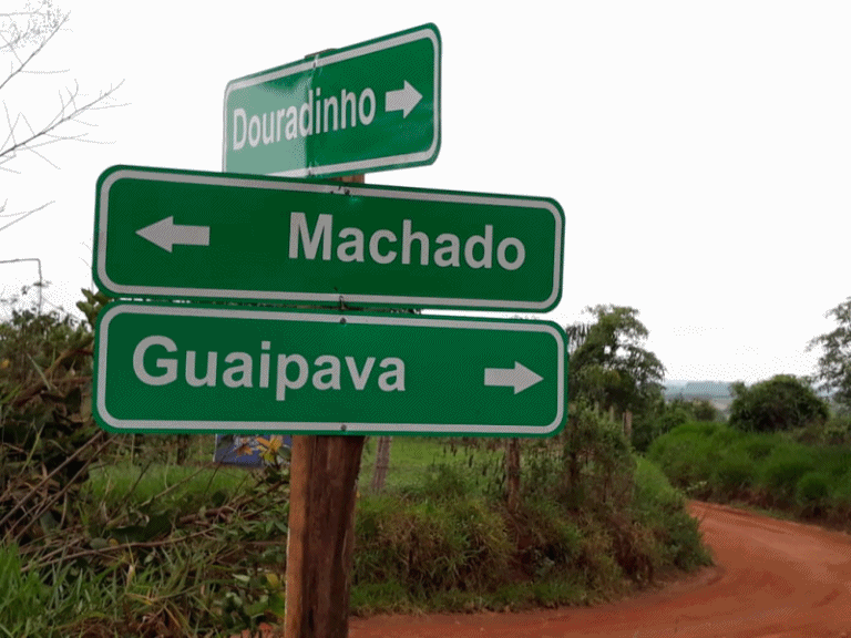 PREFEITURA REALIZA MELHOR SINALIZAÇÃO NA ZONA RURAL DE MACHADO
