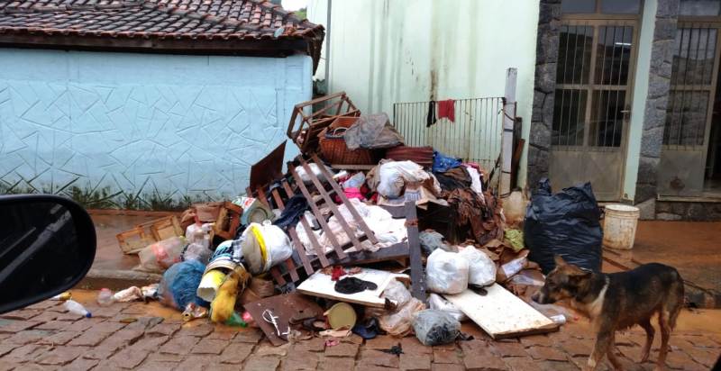 "FOI UM 'TSUNAMI' QUE PASSOU EM POÇO FUNDO"