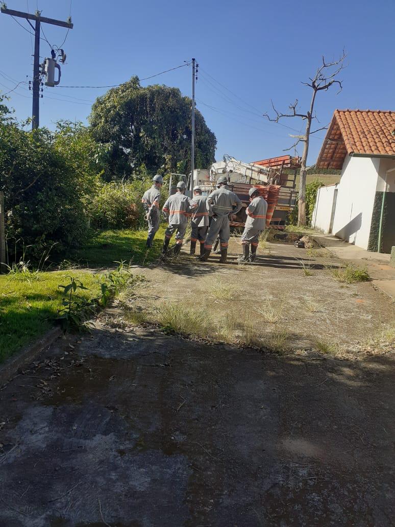 HÁ MAIS DE UMA SEMANA SEM ÁGUA PARA BEBER E/OU TOMAR BANHO