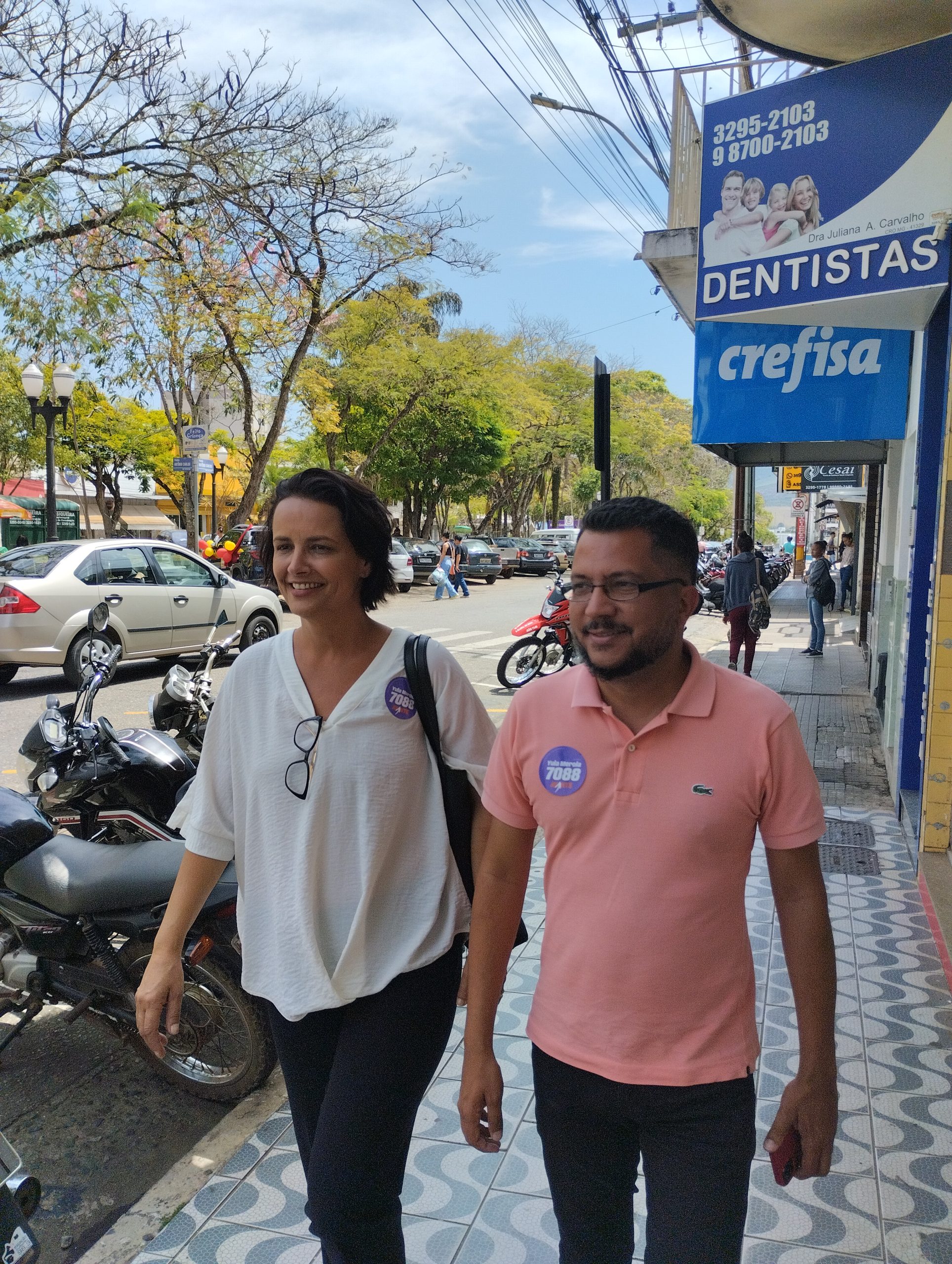 Candidata a deputada federal, Yula Merola visita colegas de profissão e faz campanha