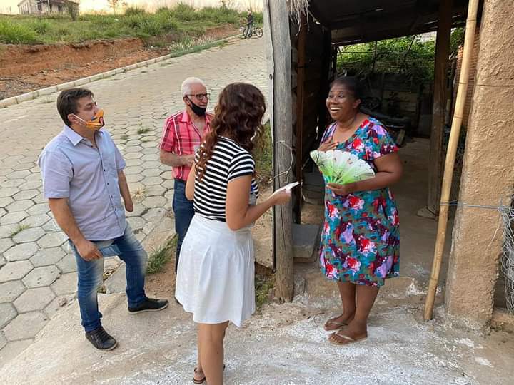 CANDIDATA ADRIANA LEMOS FEZ CAMINHADA PELO BAIRRO CHAMONIX, ONTEM