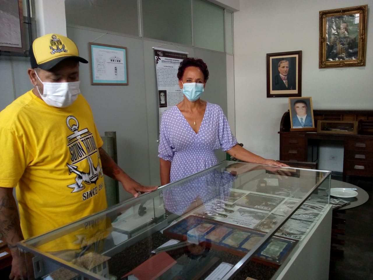 Vereadores Professora Dirce e Robson Amano visitam a FOLHA e o Museu do Café