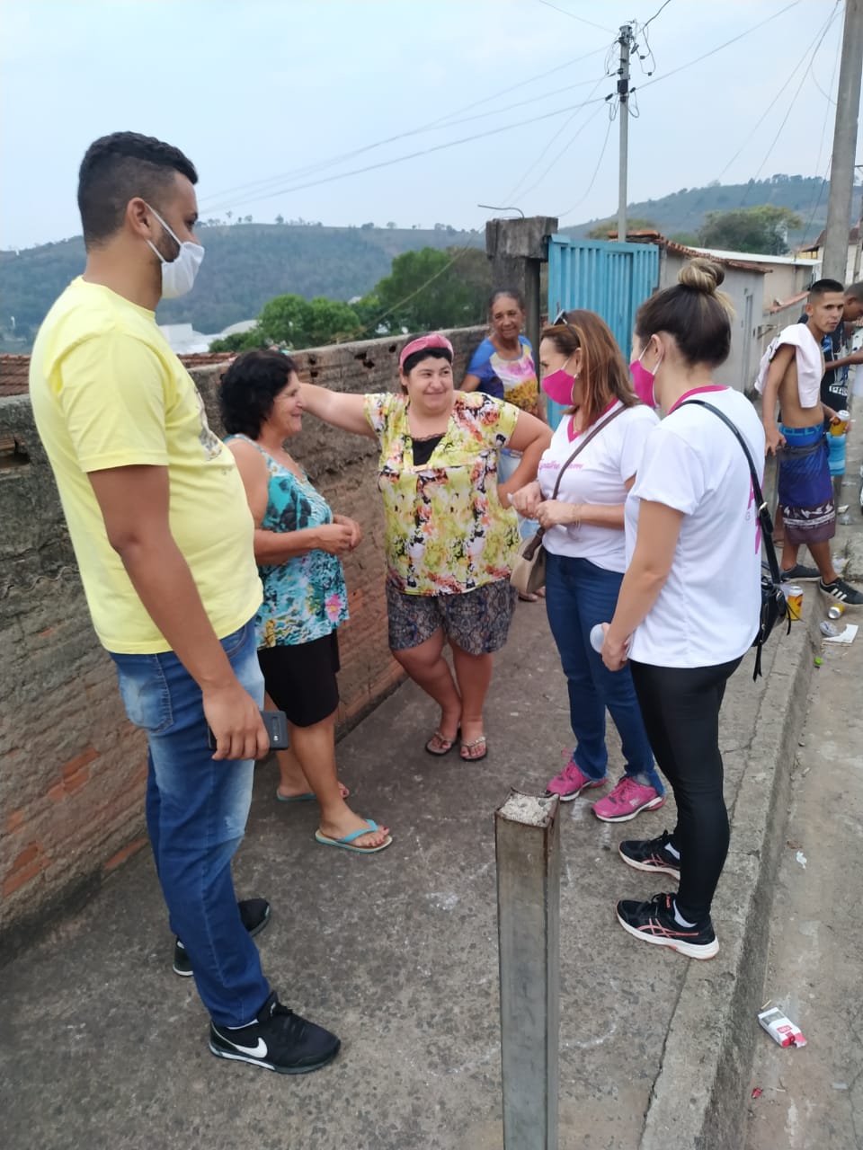 ANA MARIA GONÇALVES CAMINHA PELO JARDIM DAS OLIVEIRAS E SANTO ANTÔNIO