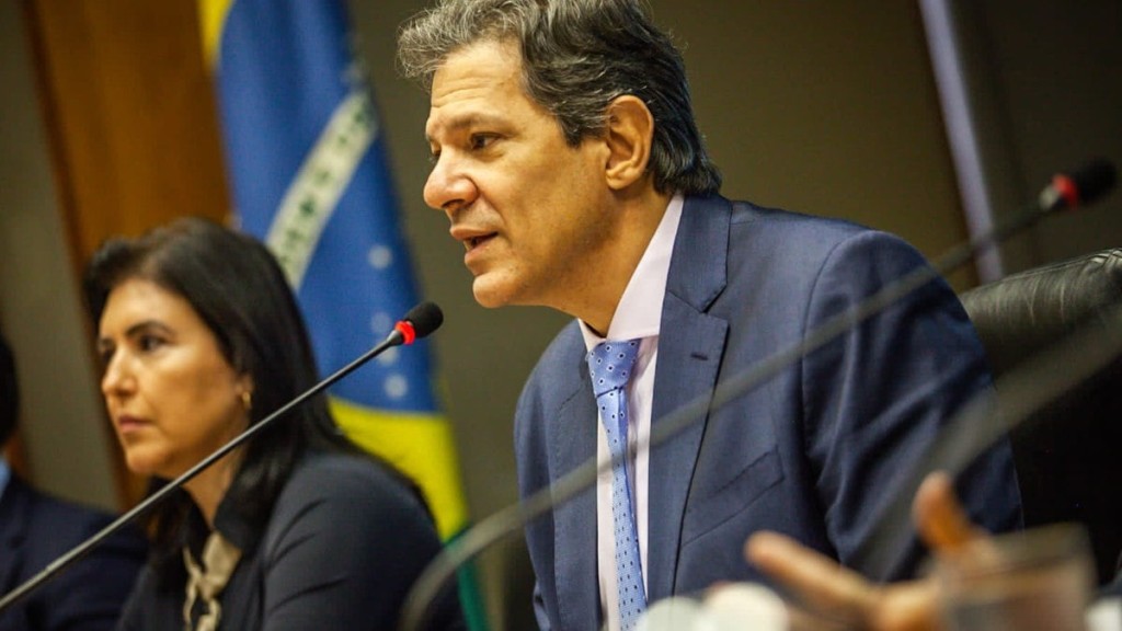 Desenrola terá programa de educação financeira, diz Haddad