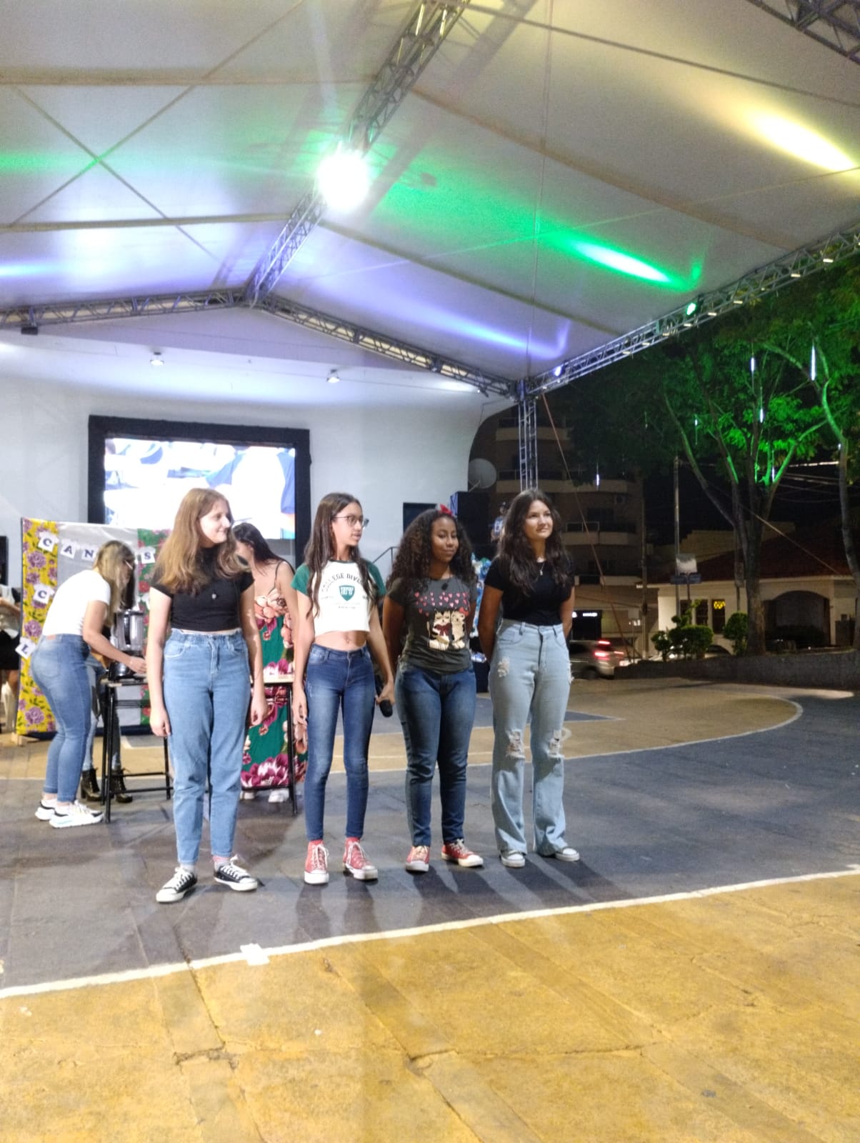 DESTINO: APARECIDA - A diferença de caminhar em grupo e peregrinar só