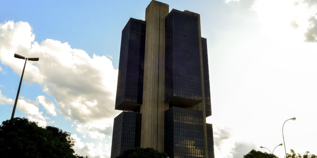 Operação padrão de servidores do BC adia relatório de poupança