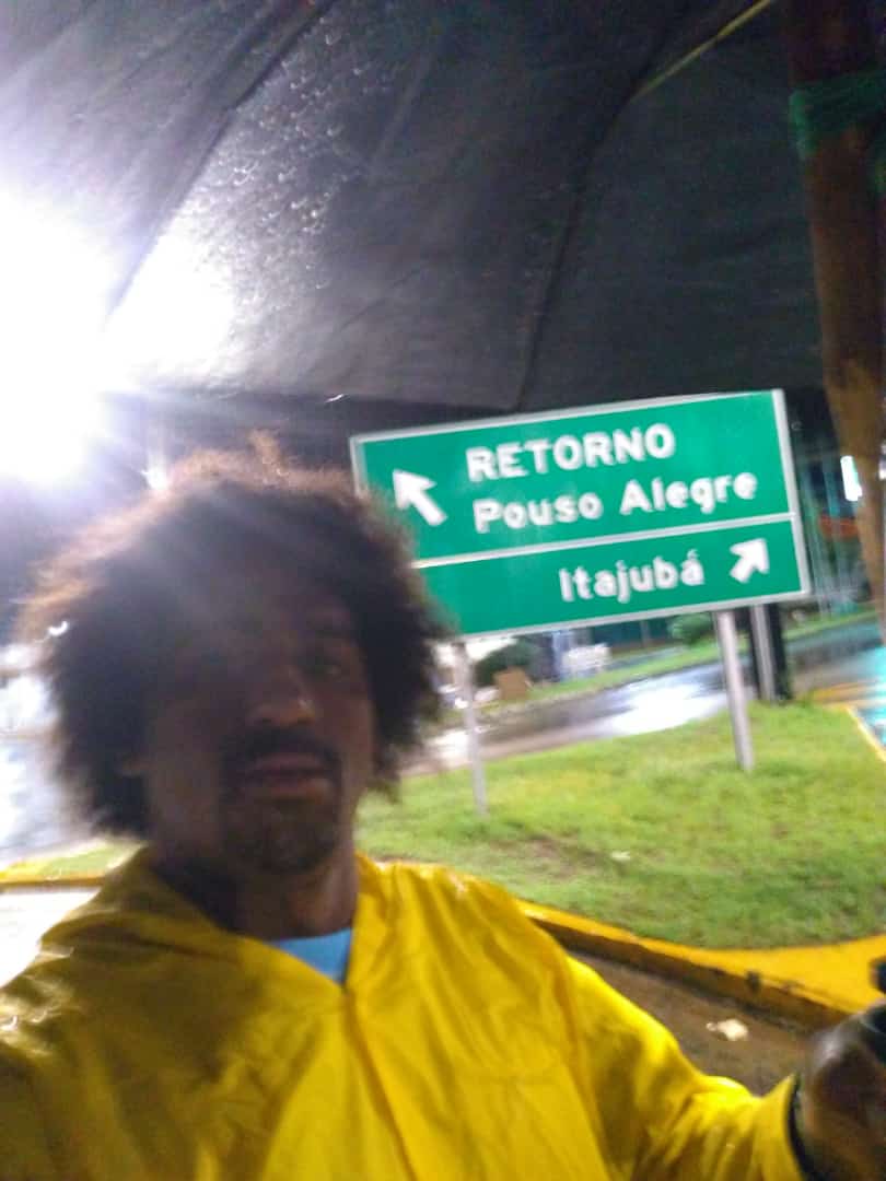 Desde 5ª feira caminhando rumo a Aparecida, 'Baratão' chega a Itajubá neste domingo