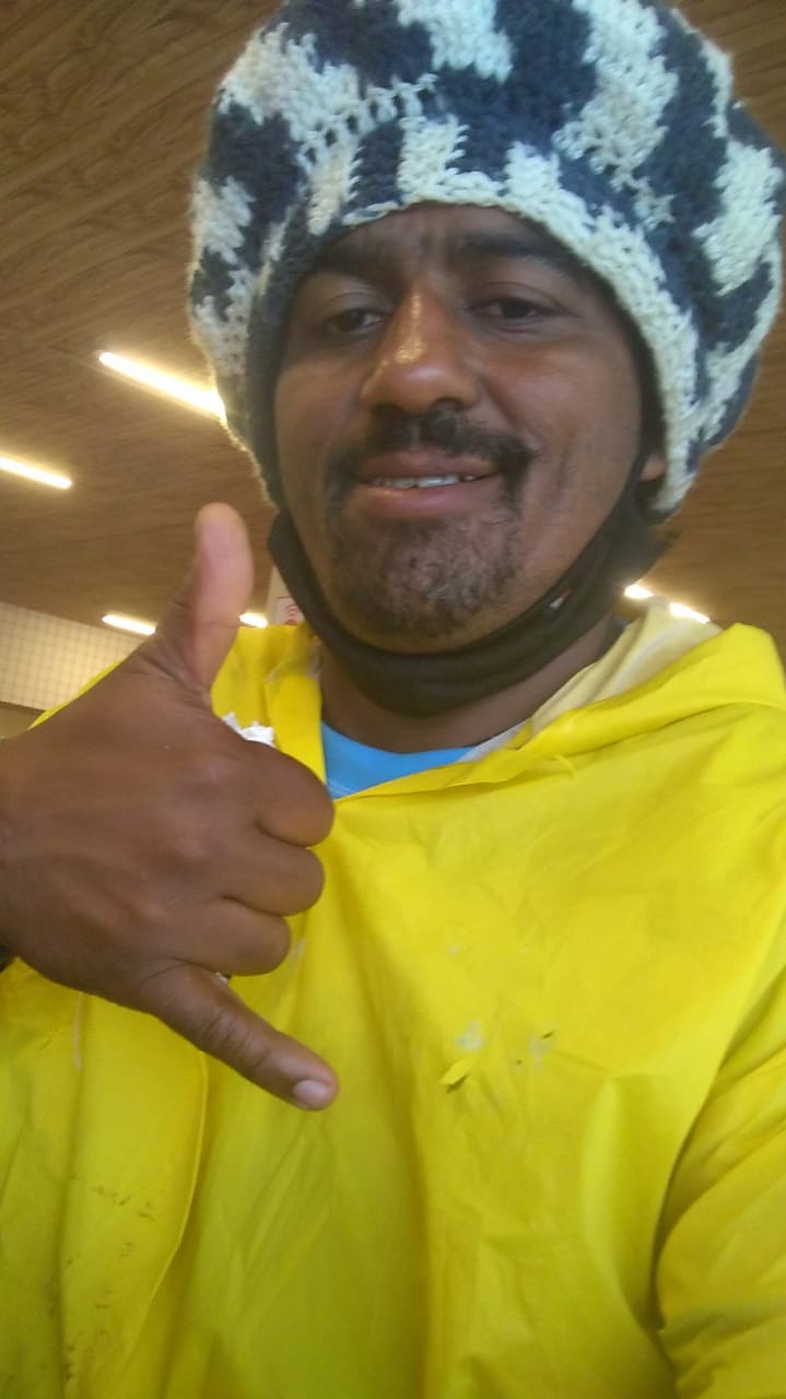 Peregrino se aproxima de Aparecida após caminhada solitária ao pé da Santa