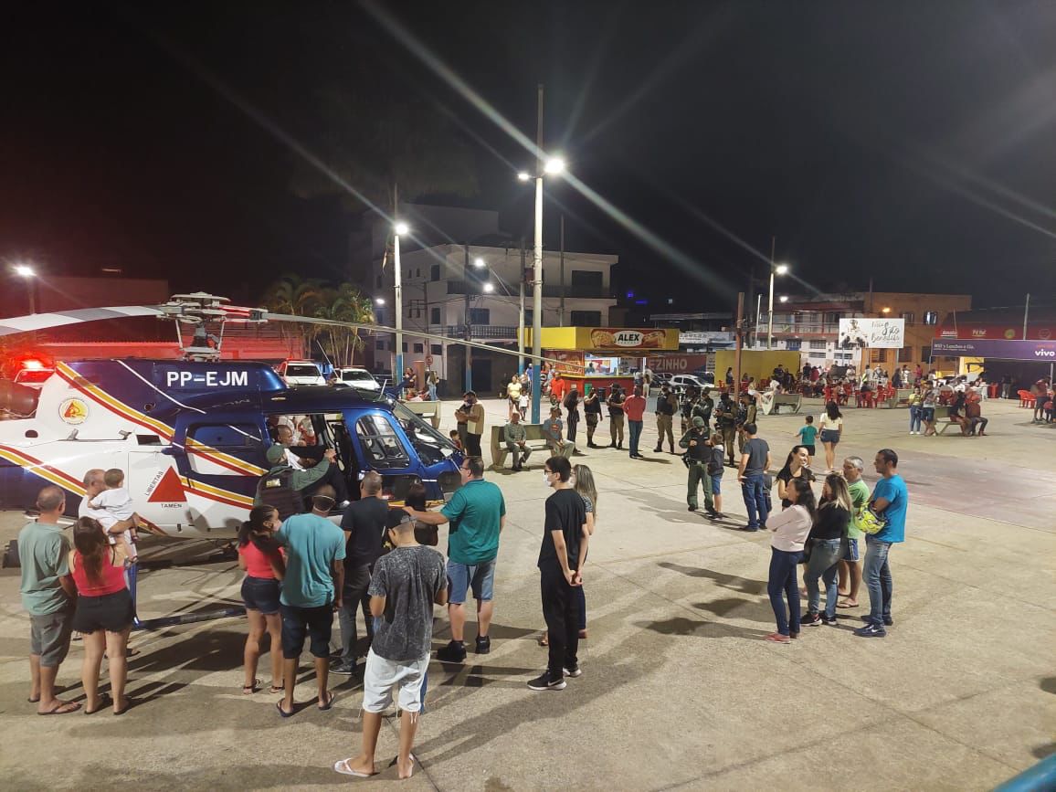 ANTI-EXPLOSÃO: Helicóptero da PMMG pousa na Praça São Benedito