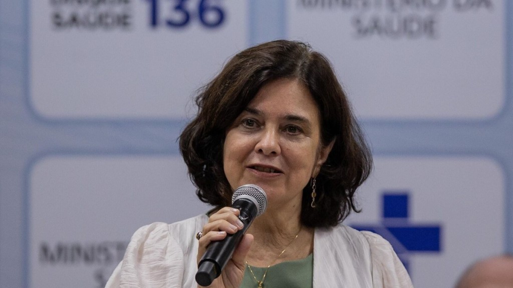 Ministra da Saúde alerta 'alto risco' de volta da poliomielite no país