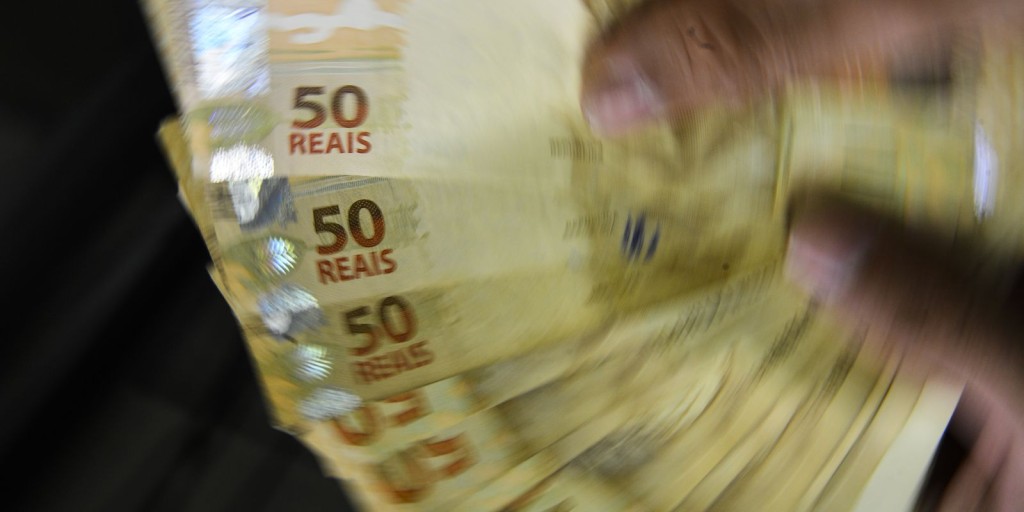 Governo propõe salário mínimo de R$ 1.502 em 2025