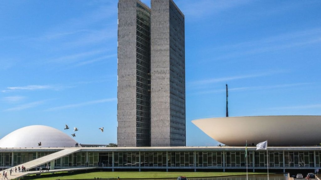 O que são Fundeb e Fundo do DF, que podem devolver arcabouço à Câmara