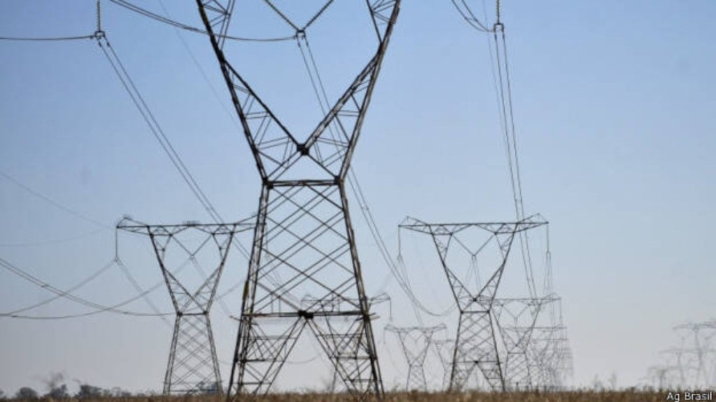 Aneel aprova novas tarifas de energia; impacto na conta será de 2,35%