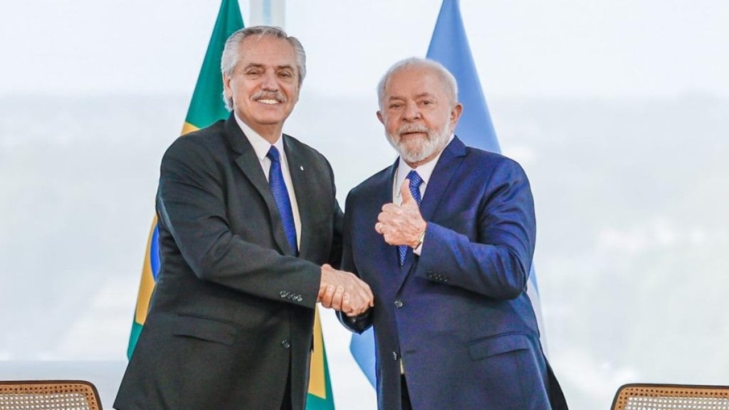Lula volta a defender moeda comum entre Brasil e Argentina