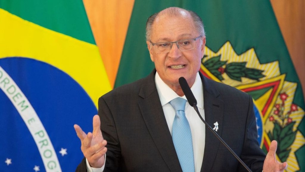 Cliente já compra carro mais barato na loja nesta terça, diz Alckmin