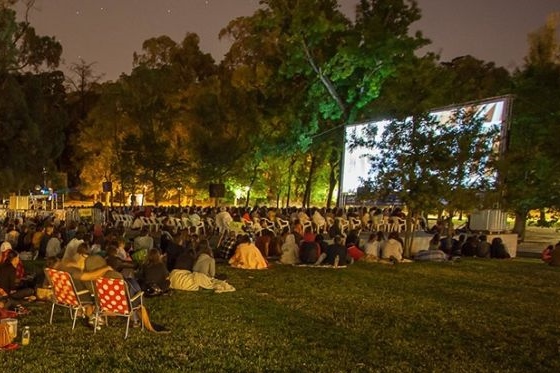 Praça Belo Horizonte, em Douradinho, recebe cinema ao ar-livre, sábado, dia 16