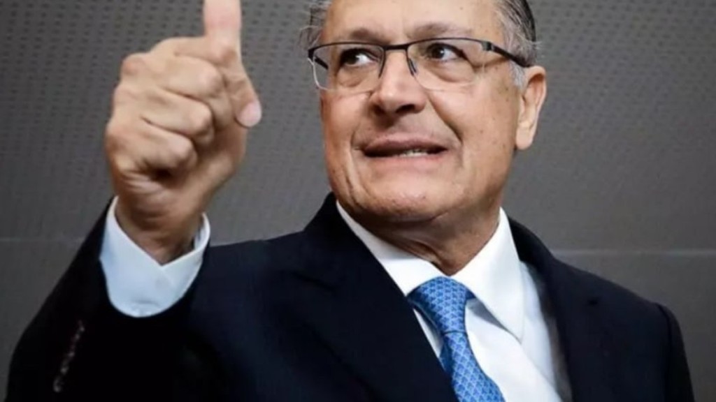 'Reforma tributária tem que ser agora', defende Alckmin