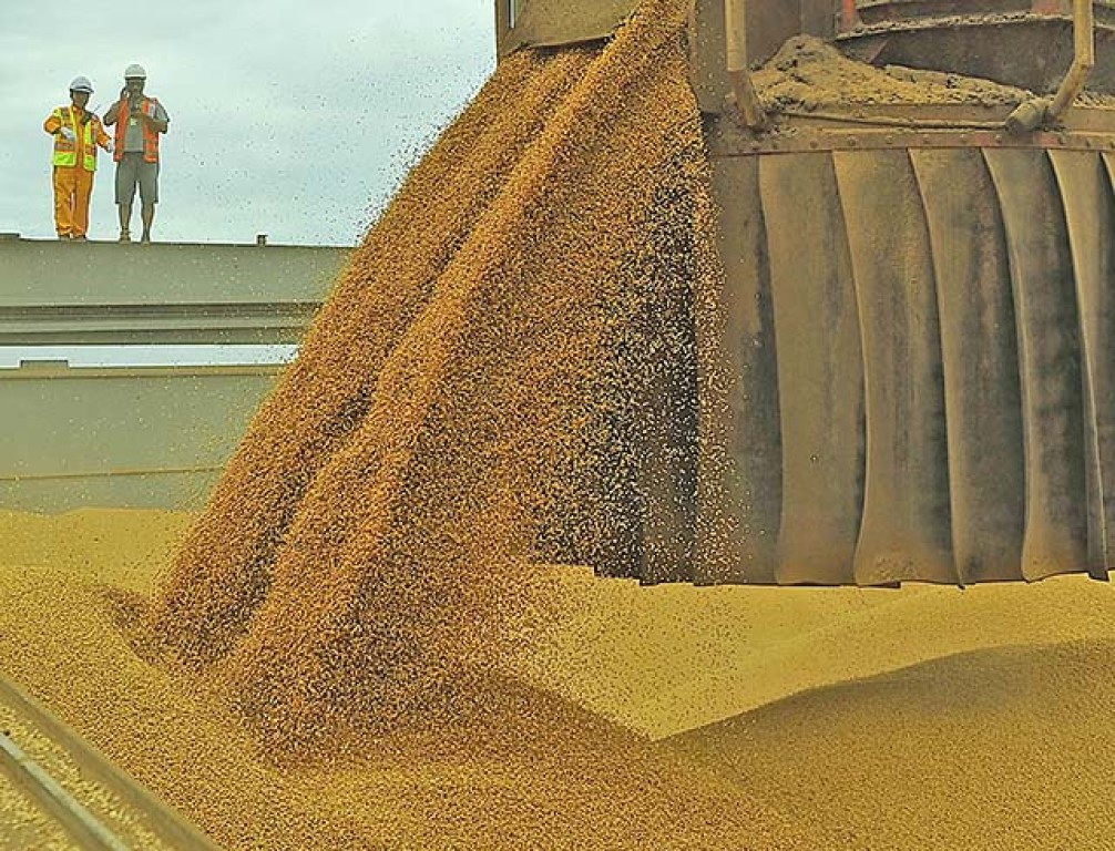 Balança comercial fecha novembro com superávit de quase R$ 43 bilhões