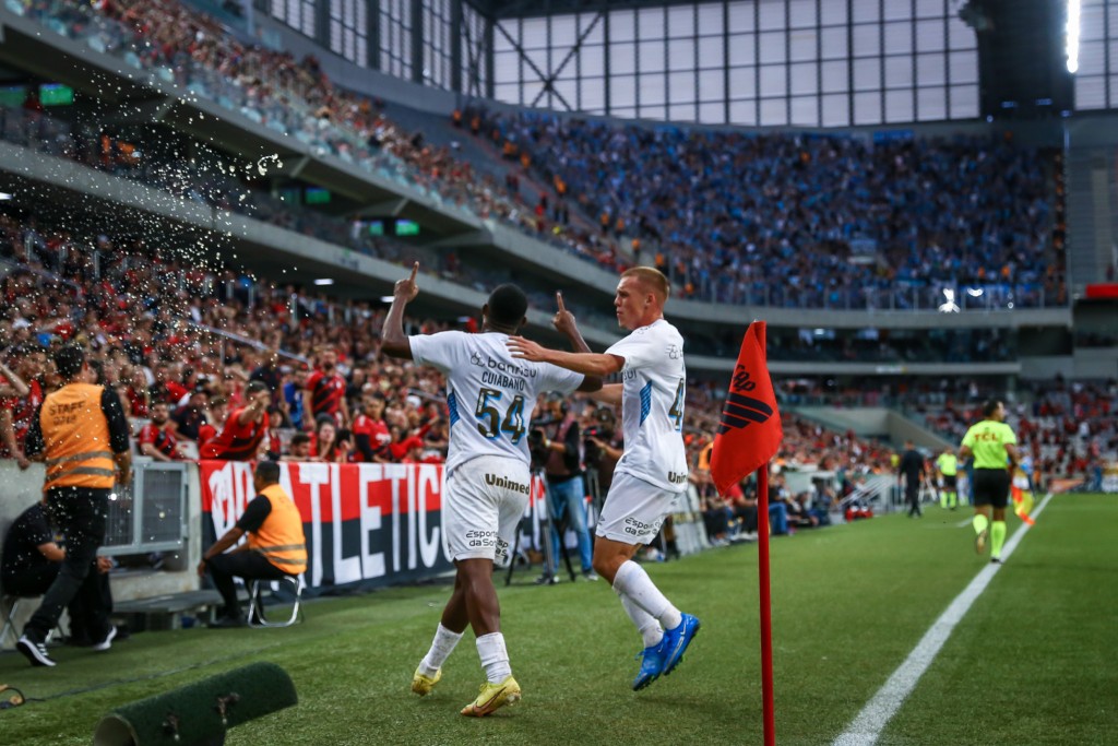 Grêmio vence o Athletico-PR em Curitiba pelo Brasileirão