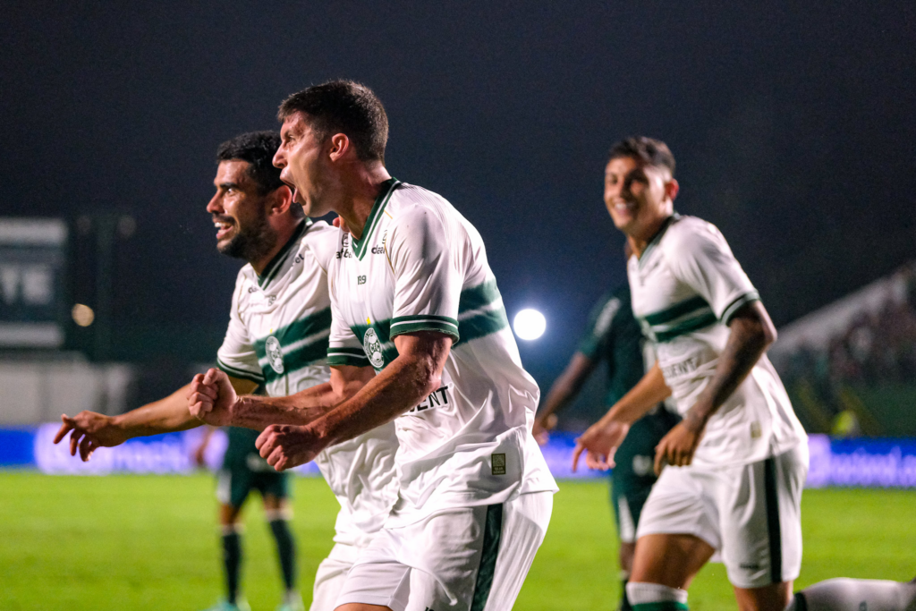 Coritiba vence seu primeiro jogo no Brasileiro, a vítima foi o Goiás