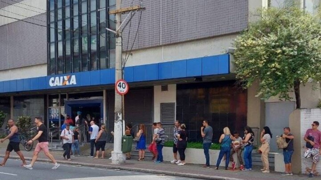 Bancos reabrem nesta sexta, mas agências do INSS seguem fechadas